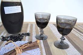 Per un perfetto dopo cena con i vostri amici servite il liquore alla liquirizia, il digestivo che farà innamorare tutti i vostri ospiti. Liquore Alla Liquirizia Ricetta Liquore Alla Liquirizia Di Misya