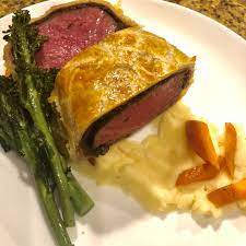 Side dishes can sometimes share the stage with an entrée, but as evidenced by the recipe for beef wellington, the main dish will reign as the star of the meal, no matter what else is served alongside it.traditional sides for simple beef entrees like chateaubriand or standing rib roast like creamy scalloped potatoes, sauced vegetables or pasta are too. The Ultimate Sous Vide Dinner Party Beef Wellington Jb Sous Vide Sous Vide Recipes Beef Sous Vide Recipes Beef Wellington