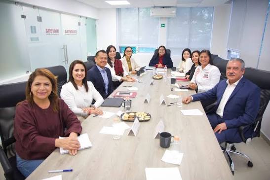 Hoy, junto las y los aspirantes a la Coordinación de la Defensa de la  Transformación y la Soberanía Nacional en Michoacán sostuvimos una mesa de  trabajo con nuestras presidentas, Ariadna Montiel Reyes