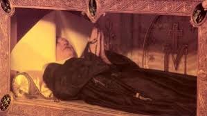 Il corpo di bernadette oggi riposa, nella teca di vetro, nel convento di saint gildard a nevers. Il Pensiero Unico Il Corpo Incorrotto Dei Santi