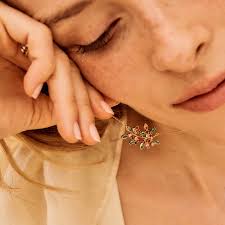 Collier en saphir et émeraude à Paris