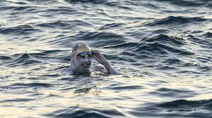 The surface temperature varies, ranging from 45 °f in february to 61 °f in september. American Becomes 1st Person To Swim English Channel Four Times Without Stopping Wamu