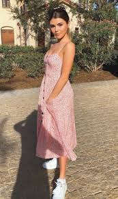 Street Style Wardrobe Ideas For Wearing Sneakers With The Use Of Spring And Summer Evening Wear Fa Elegant Summer Outfits Dress And Sneakers Outfit Fashion