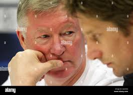 Edwin van der sar goalkeeper hi-res stock photography and images