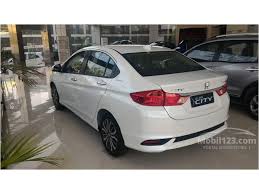 Our comprehensive reviews include detailed ratings on price and features, design, practicality, engine, fuel consumption, ownership. Jual Mobil Honda City 2019 E 1 5 Di Dki Jakarta Automatic Sedan Putih Rp 334 500 000 5579077 Mobil123 Com