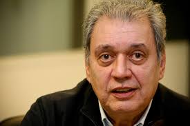 Listen to albums and songs from fernando tordo. A Recuperar Da Covid 19 Musico Fernando Tordo Mostra Se Na Cama Do Hospital