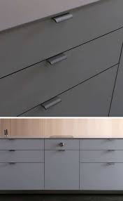 Designer emily henderson has an incredible eye when it comes to kitchen cabinet hardware ideas, as witnessed in this bold cook space. 29 Catchy Kitchen Cabinet Hardware Ideas 2021 A Guide For Decorating Kitchen Cabinet Hardware Kitchen Cupboard Handles Minimal Kitchen Cabinets
