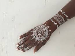Black And White Henna Design Abeena White Henna Tattoo Limelighttattoos White Henna Tattoo White Henna White Henna Designs