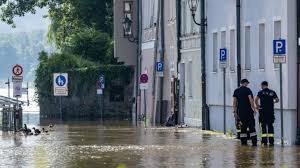 Durch die verheerenden überflutungen und murenabgänge im berchtesgadener land wurden zahlreiche keller überschwemmt sowie wohnungen und häuser zerstört. Et60n1lw8gqpwm