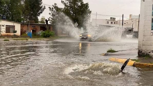DSPM atiende 11 reportes por inundaciones, vehículos varados y daños en viviendas