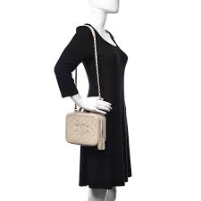 Chanel small filigree vanity case of light beige caviar leather with gold tone hardware. Chanel Caviar Quilted Medium Cc Filigree Vanity Case Light Beige 422495 Fashionphile