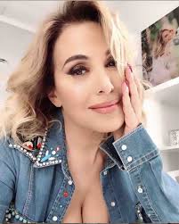 Venerdì 17 gennaio 2020 ha voluto mostrare del 1977, anno in cui lei aveva 20 anni ed era, semplicemente, bellissima. Barbara D Urso Figli Su Instagram Il Video Per Gli Abbracci