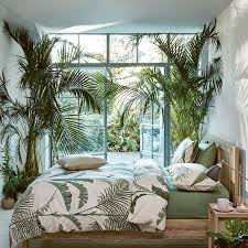 Untuk membuat kamar tidur di rumah minimalis terkesan luas, ada beberapa ide yang bisa bunda terapkan. 8 Inspirasi Desain Kamar Tidur Tropis Yang Bikin Adem Serasa Di Hutan