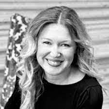 Candace Dowling's Instagram, Twitter & Facebook