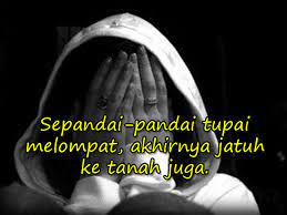 Seseorang yang hebat dalam sesuatu perkara tetap ada kelemahannya. Sepandai Pandai Tupai Melompat Akhirnya Jatuh Ke Tanah Juga Pepatah Melayu