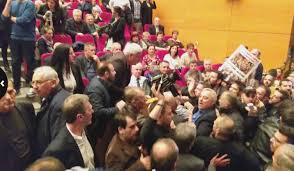 Συνεδρίασε σήμερα η εκτελεστική επιτροπή της γσεε για να καθορίσει την περαιτέρω δράση της συνομοσπονδίας σχετικά με το εργασιακό νομοσχέδιο. Eisbolh Toy Pame Sto Synedrio Ths Gsee Sthn Kalamata In Gr