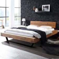 Wunderschönes und komfortables bett aus massivholz in klarem design und vollendeter form. Niedriges Bett Aus Wildeiche Massivholz Und Metall Loft Design Moebel Suchmaschine Ladendirekt De