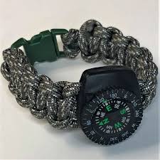 Simply put a hook at the end of the paracord. Paracord Survival Bracelet With Compass Activity Kit