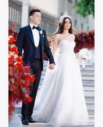 עדן פינס vs קורל סימנוביץ'. Brides Stories Berta