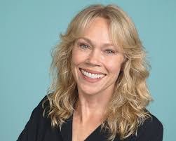 Stephanie Roos's Instagram, Twitter & Facebook