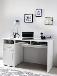 Für ihren schreibtisch nach mass können sie sich frei für eine unserer 10 verschiedenen holzarten und diversen tischkanten entscheiden. Pin Auf Home Office Stylische Mobel Fur Dein Traumburo