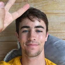 Vincent Knott's Instagram, Twitter & Facebook