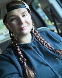 Hannah Sweeney's Instagram, Twitter & Facebook