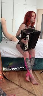 kothbegemoth - А на кладбище (Михаил Ножкин Cover) смотреть онлайн  Музыка  и видеоклипы | hlamer.ru | Красвью