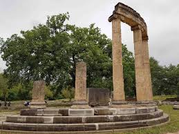 Er ist der schutzgöttin des häuslichen herdfeuers geweiht und an dem dem ständig brennenden feuer werden die olympischen fackeln entzündet. Olympia Ein Besuch Auf Dem Peloponnes Und Dem Geburtsort Der Olympischen Spiele Rheinischer Spiegel