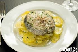 Receta De Merluza Al Horno Con Patatas Panaderas Receta Recetas De Pescado Al Horno Recetas De Merluza Recetas Faciles