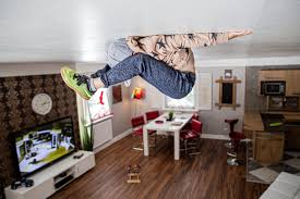 Ein spaziergang an der decke oder klimmzüge nur mit dem kleinen finger. Haus Steht Kopf In Vomp Hier Steht Wahrlich Die Welt Kopf Alles Familie