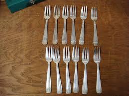 Ancien Coffret De 12 Fourchettes A Dessert En Metal Argente Poincon Ls Vc308 Brocante L Entre Deux Siecles