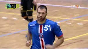 Soţia sa a suferit un atac cerebral chiar în noaptea de după câştigarea titlului, a anunţat dinamo.dragilor, dumnezeu îl pune la încercare pe javier humet şi pe familia dinamo. Javier Humet Handball Winners