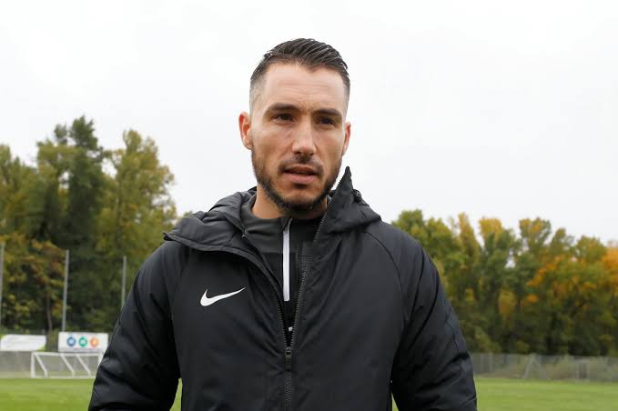 Football. « Je n'ai pas oublié d'où je viens » : un arbitre international  et de Ligue 1 forme les jeunes dans les Alpes