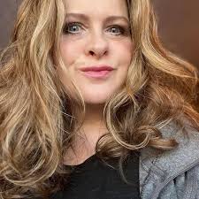 Tara Beam's Instagram, Twitter & Facebook