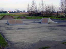 Jun 17, 2021 · bij marvellie saidea en haar zoon dayo (20) en dochter zyna (13) uit pittem is de verslagenheid groot na het dodelijke ongeval met ringo demeester (41) woensdagavond. Skatespots Be Skatespots And Skateparks Sint Gillis Waas