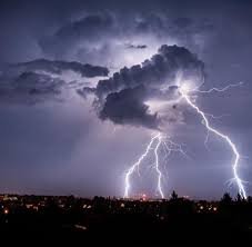 Unter anderem ist ein baum zu sehen. Unwetter Nach Hitze Hagel Und Regen Sturmboen Und Uberflutungen Welt