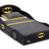The batman toddler bed set includes a comforter, reversible pillowcase, flat top, and fitted bottom sheet. 1