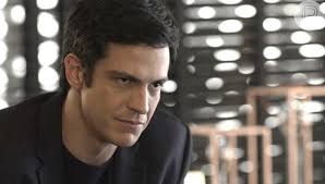 Foto: Luiza (Camila Queiroz) deixa Eric (Mateus Solano) preocupado, na reta  final da novela 'Pega Pega': 'Mas você fez todos os exames? Sabe por que  isso?'