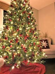 Christmas Traditional Colors Red Green Gold Red And Gold Christmas Tree Gold Christmas Tree Christmas Colors