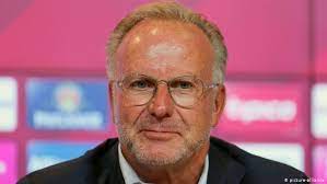 Dieser richtet nun sehr persönliche worte an seinen scheidenden chef. Rummenigge Legt Sich Mit Faninitiative Unser Fussball An Sport Dw 15 07 2020
