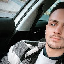 Hallo, mir wurde gerade diese Zündapp angeboten. Jetzt frage ich mich nur  was das für ein Modelle ist. Es hat eine 2 Gang Handschaltung und  fusspedale. Dort ist ein Sticker mit ZD