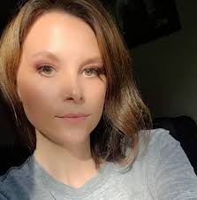 What are some hobbies or favorite things to do for a 39-year-old woman with  daily anxiety and loneliness?