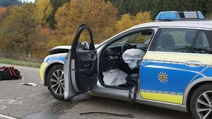 Zwei weitere menschen seien schwer verletzt worden, berichteten die rettungskräfte. Unfall In Dornstetten 30 Jahrige Fussgangerin Stirbt Auf B 28 Dornstetten Umgebung Schwarzwalder Bote