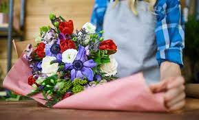 La fresia fiorisce dalla metà della primavera alla fine dell'estate (a seconda del clima) ed è celebre per la sua semplice bellezza, ma, più di ogni altra cosa, per l' inebriante profumo (che risulta, in linea generale, più intenso, in quelle di color giallo o bianco). Fiori Di Febbraio I Migliori Di Stagione Da Regalare A San Valentino Leitv