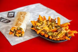 Taco Bell Tests New Rattlesnake Fries In Columbus Oh A Combo Of Denote Steak Creamy Jalapeno Pickle Jalapenos Along With Vegan Fast Food Food Nacho Fries