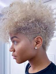 If you're a woman over 50 and some of grey has started to set in, here's how you can wear a modern cut while still keeping your natural color. Best Short Natural Curly Hairstyles For Women To Show Off In 2021 Modeshack