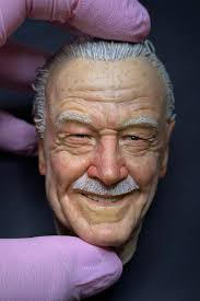 Hi guys, this is my study for today, an incredible model of Stan Lee  Excelsior by @3dwickedart Resin @quanton3d Paints @tomcolors_ Brushes  @purcinobrushes #stanlee #marvel #painting #carolottolini