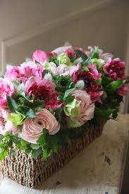 Beautiful Arrangement In Basket Arranjos De Flores Criativos