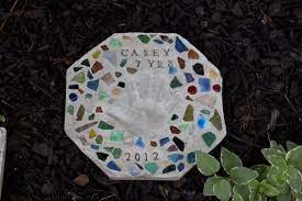 Wonderful Diy Cute Handprint Cement Stepping Stone Garden Art Diy Crafts Diy For Kids